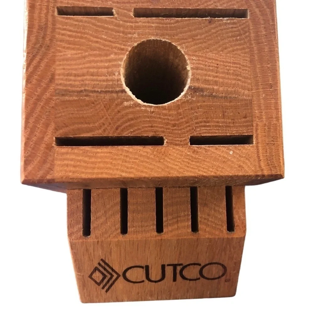 CUTCO Oak Wood Knife Block 9 Slots Plus Sharpener Logo 6” H 8”D X4”W Rubber Feet